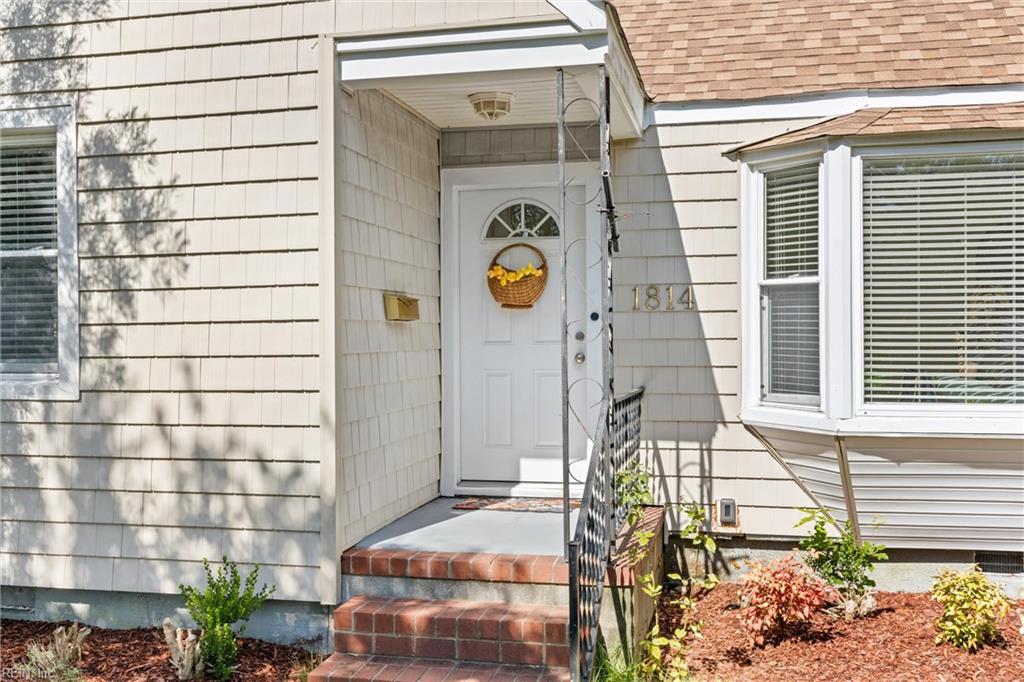 1814 Croyden Rd Property Photo 2