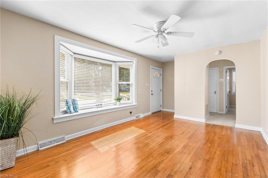 1814 Croyden Rd Property Photo 4
