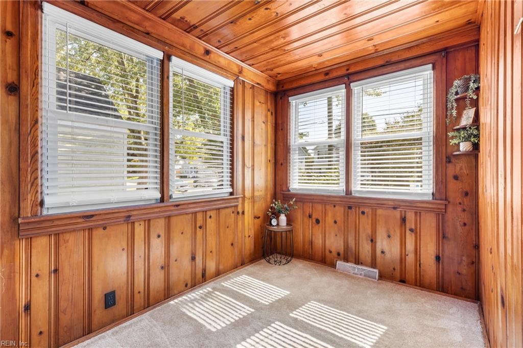 1814 Croyden Rd Property Photo 7