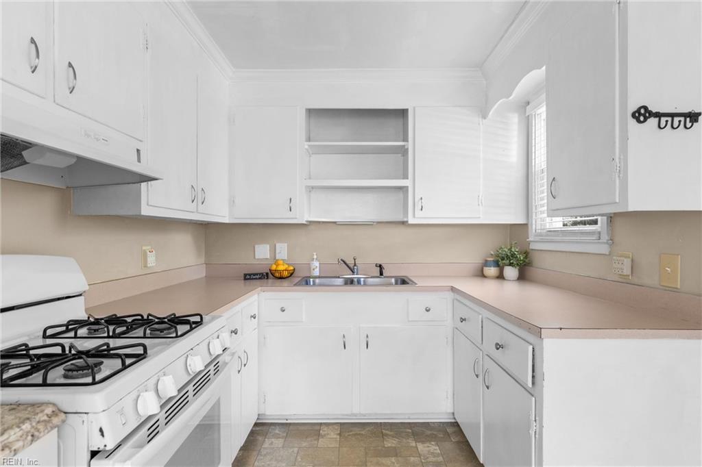 1814 Croyden Rd Property Photo 8