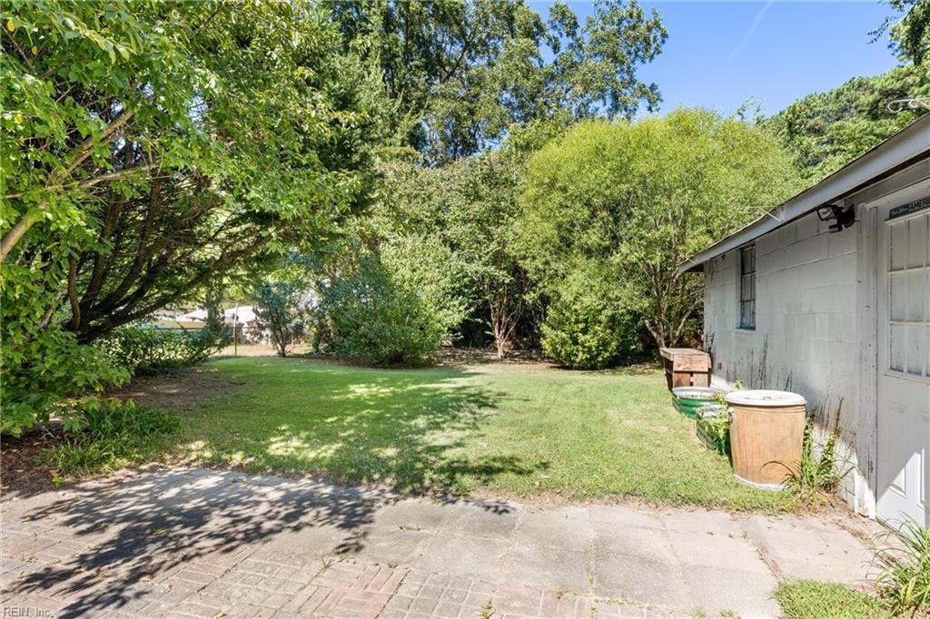 1814 Croyden Rd Property Photo 17