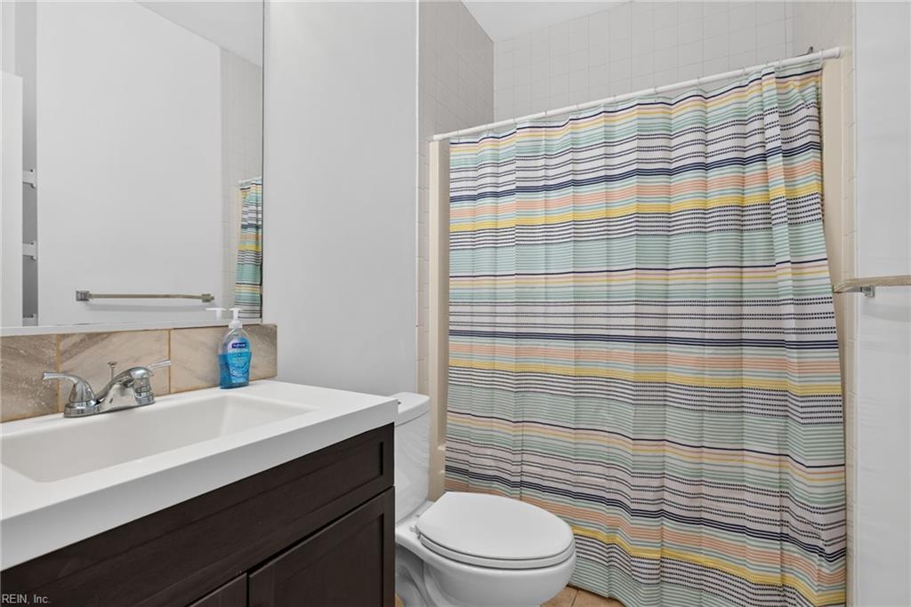 1012 Willow Green Ct Property Photo 21