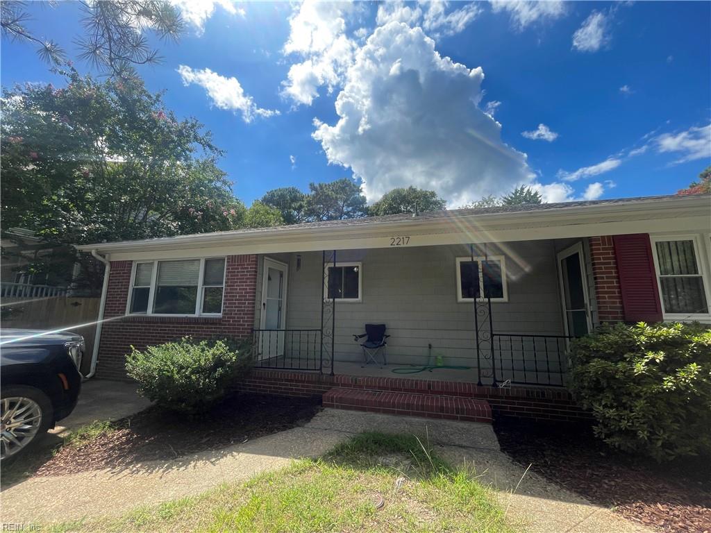 2217 Oak St Property Photo 1