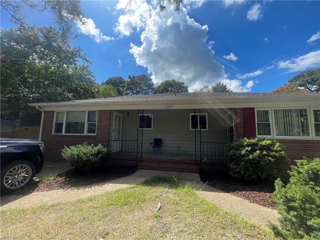 2217 Oak St Property Photo 3