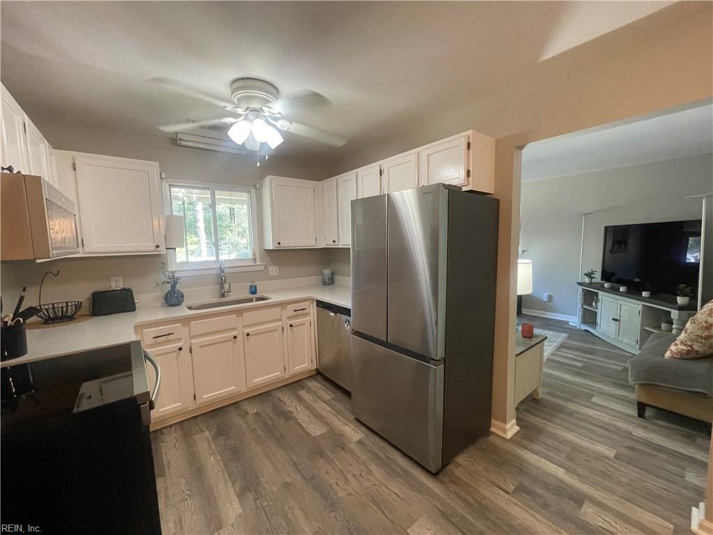 2217 Oak St Property Photo 12
