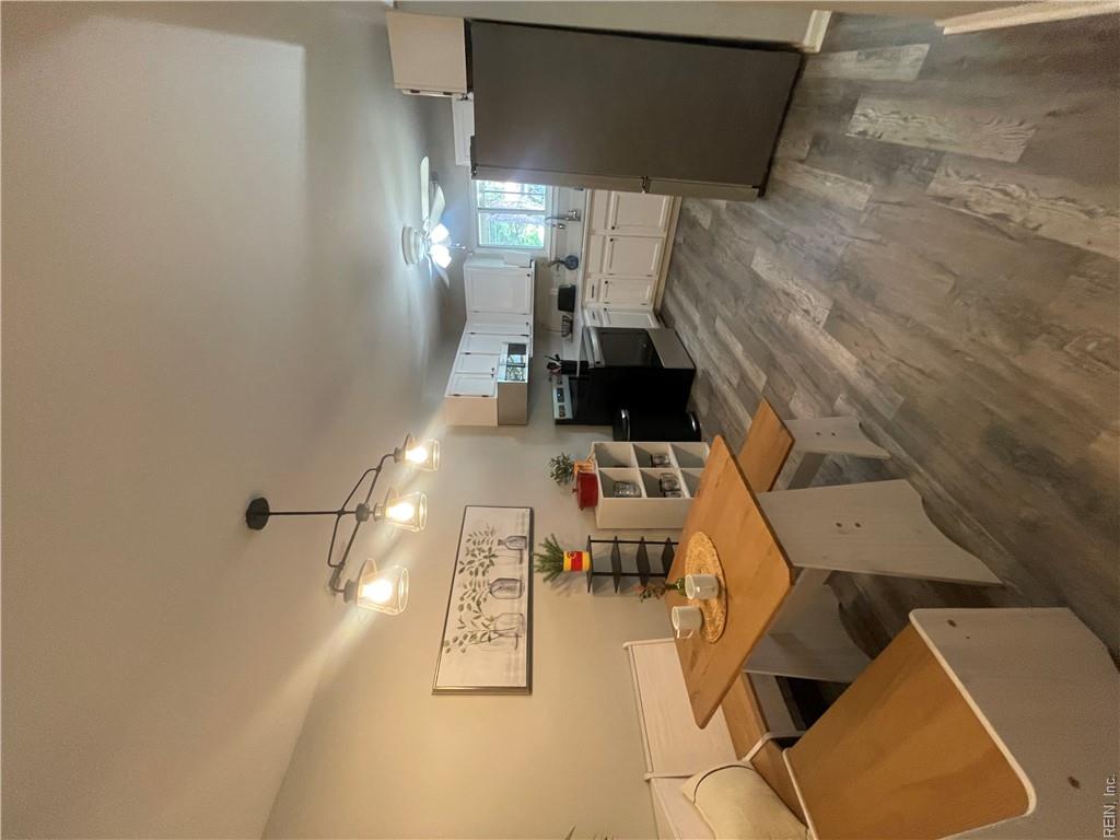 2217 Oak St Property Photo 13