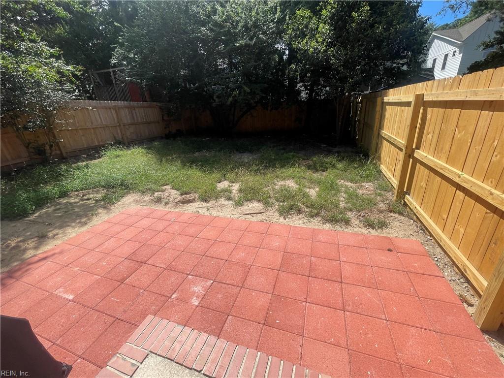 2217 Oak St Property Photo 28