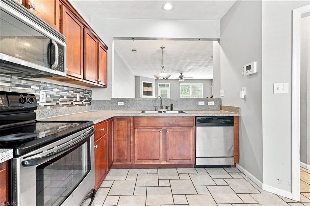 1804 Mizzen Ln Property Photo 3