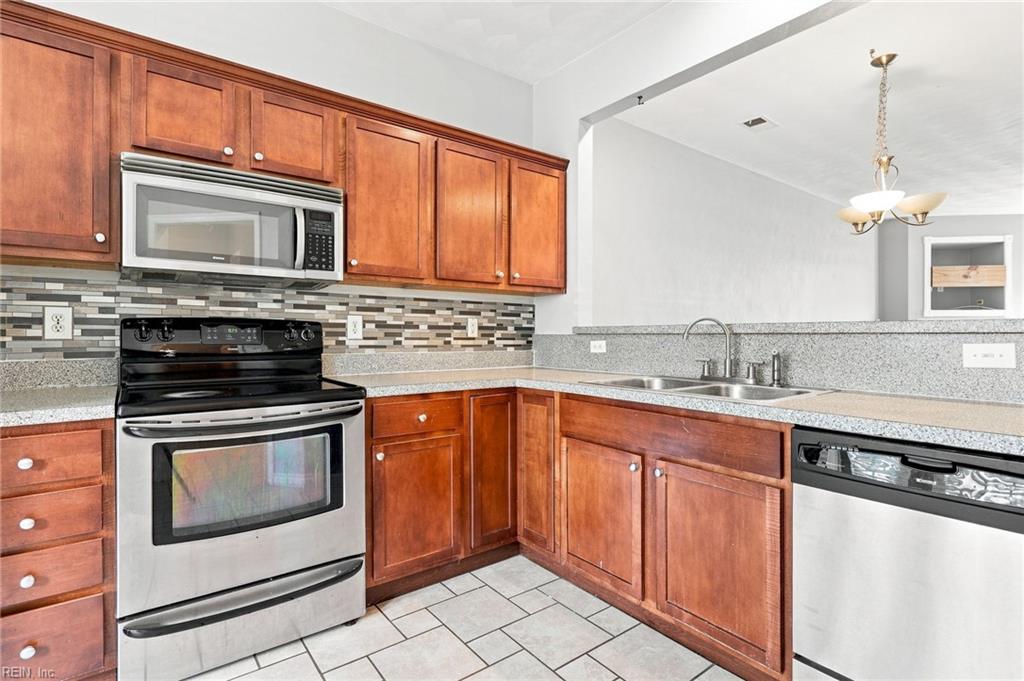 1804 Mizzen Ln Property Photo 5