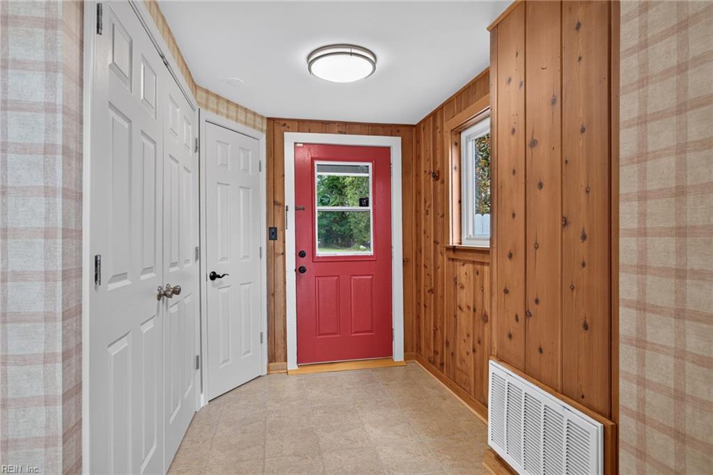 853 Hillpoint Blvd Property Photo 3