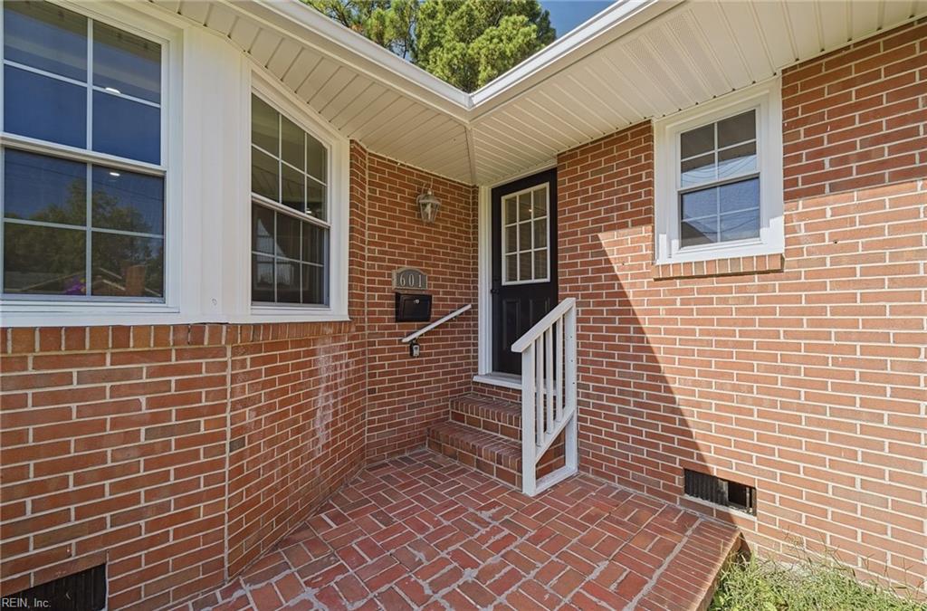 601 Azalea Ct Property Photo 3