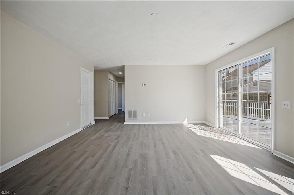 415 Prince Phillip Ct Property Photo 8