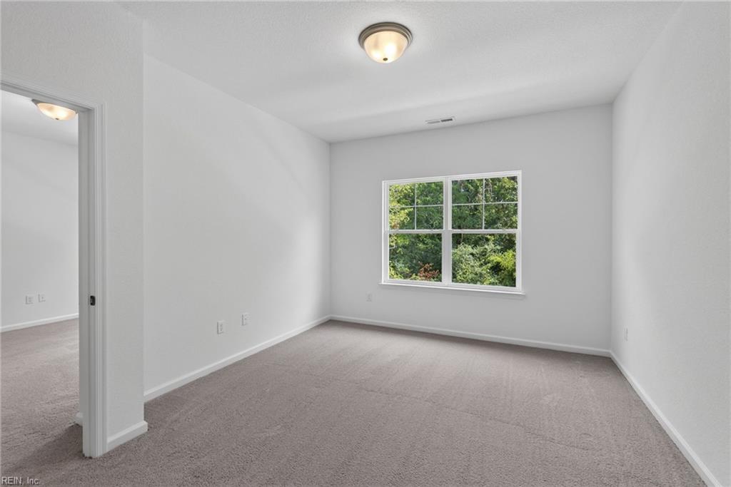 2046 Mango St Property Photo 6