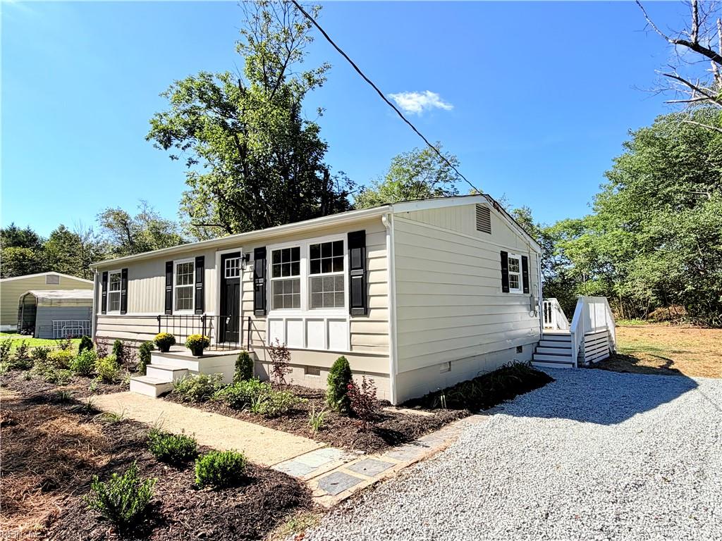 8024 Airport Rd Property Photo 1