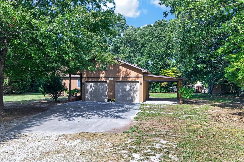 1673 Pine Tree Dr Property Photo 3