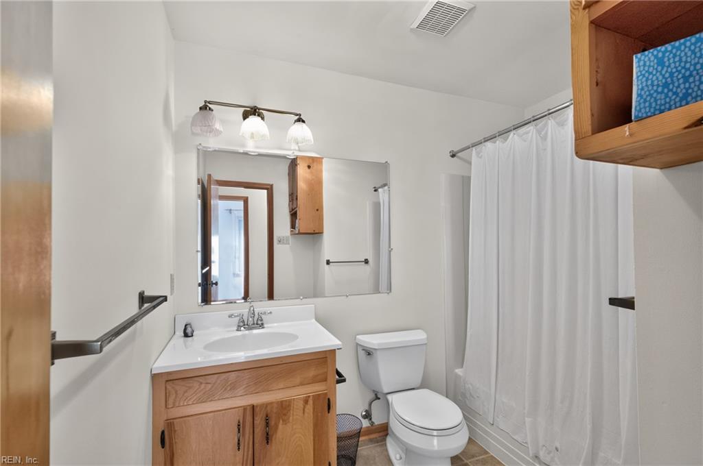 1673 Pine Tree Dr Property Photo 20