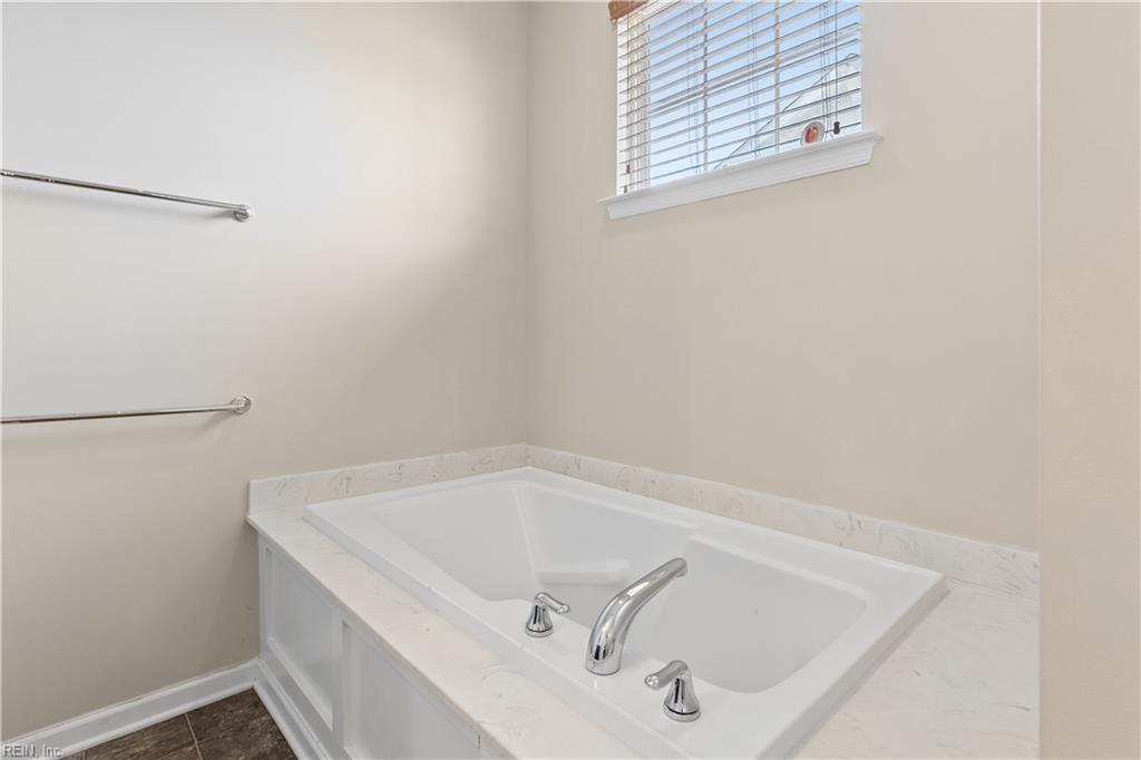 2409 Leytonstone Dr Property Photo 11