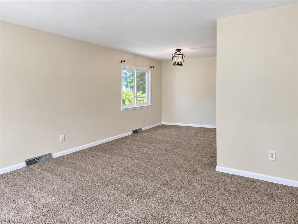 19 Kingslee Ln Property Photo 3