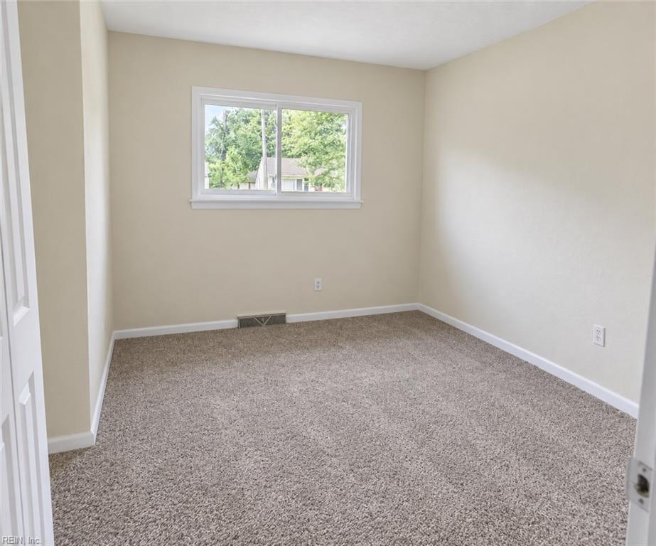 19 Kingslee Ln Property Photo 6