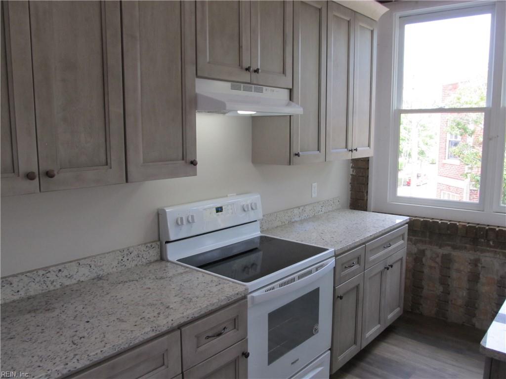 201 E Washington St Property Photo 4