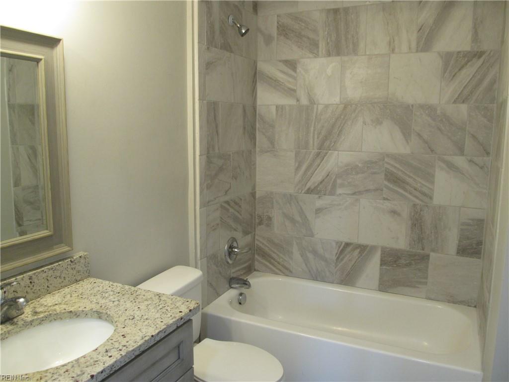 201 E Washington St Property Photo 8