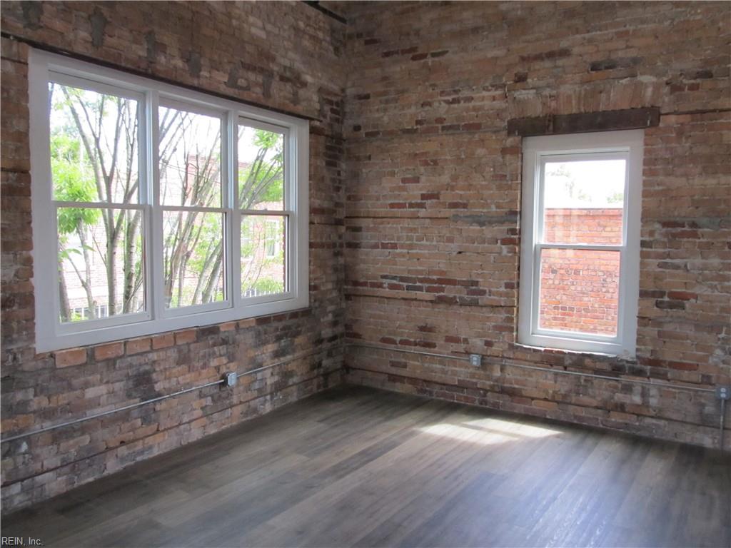 201 E Washington St Property Photo 10