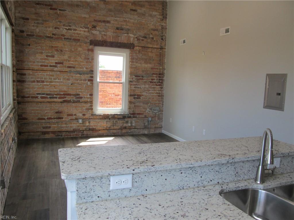 201 E Washington St Property Photo 12