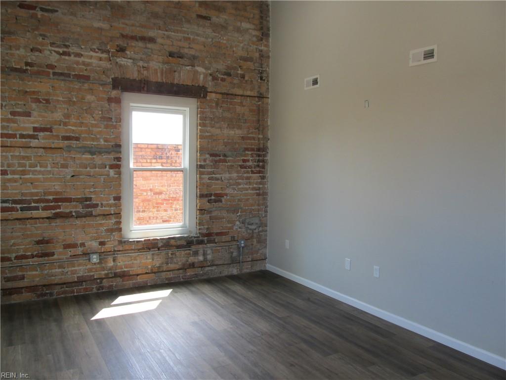 201 E Washington St Property Photo 13