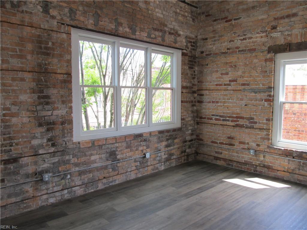 201 E Washington St Property Photo 14