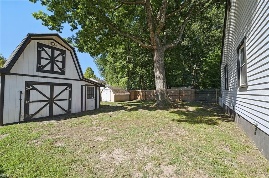737 Leonard Ln Property Photo 2