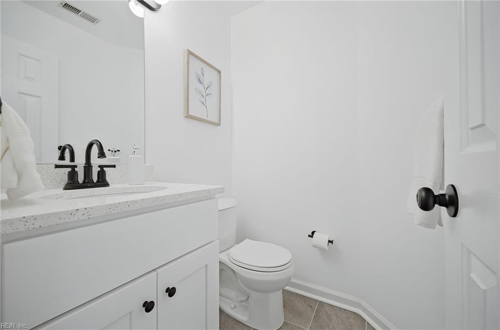 704 Woodcott Dr Property Photo 15