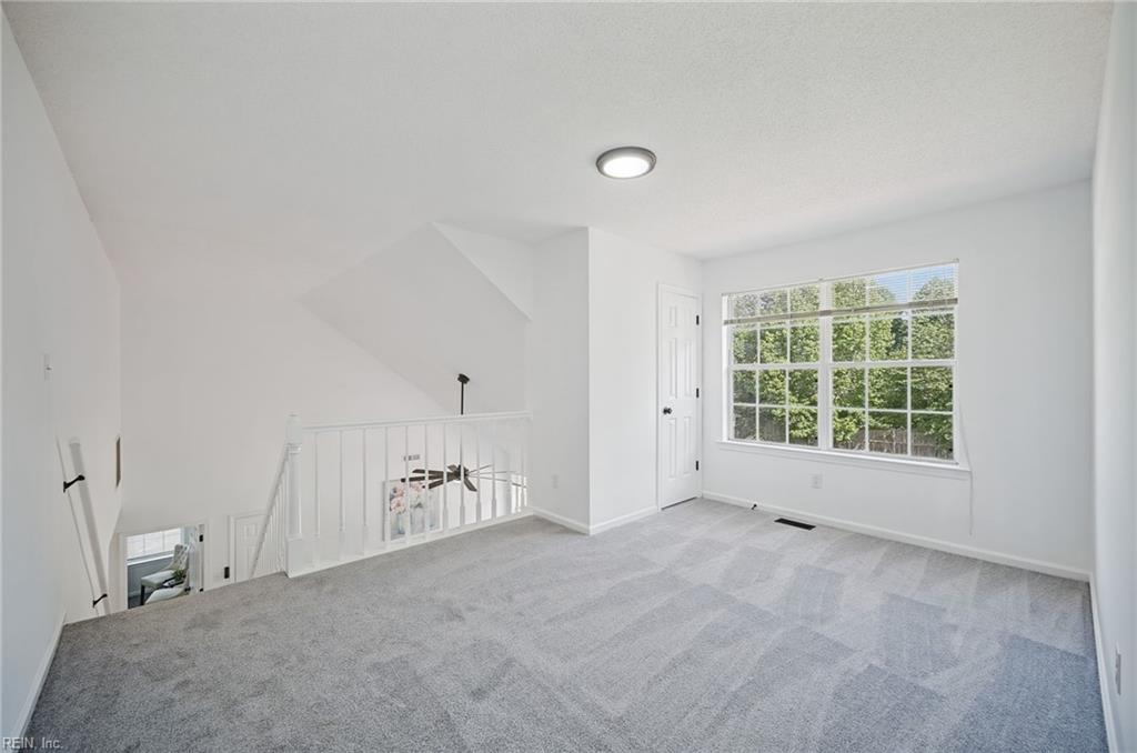 704 Woodcott Dr Property Photo 23