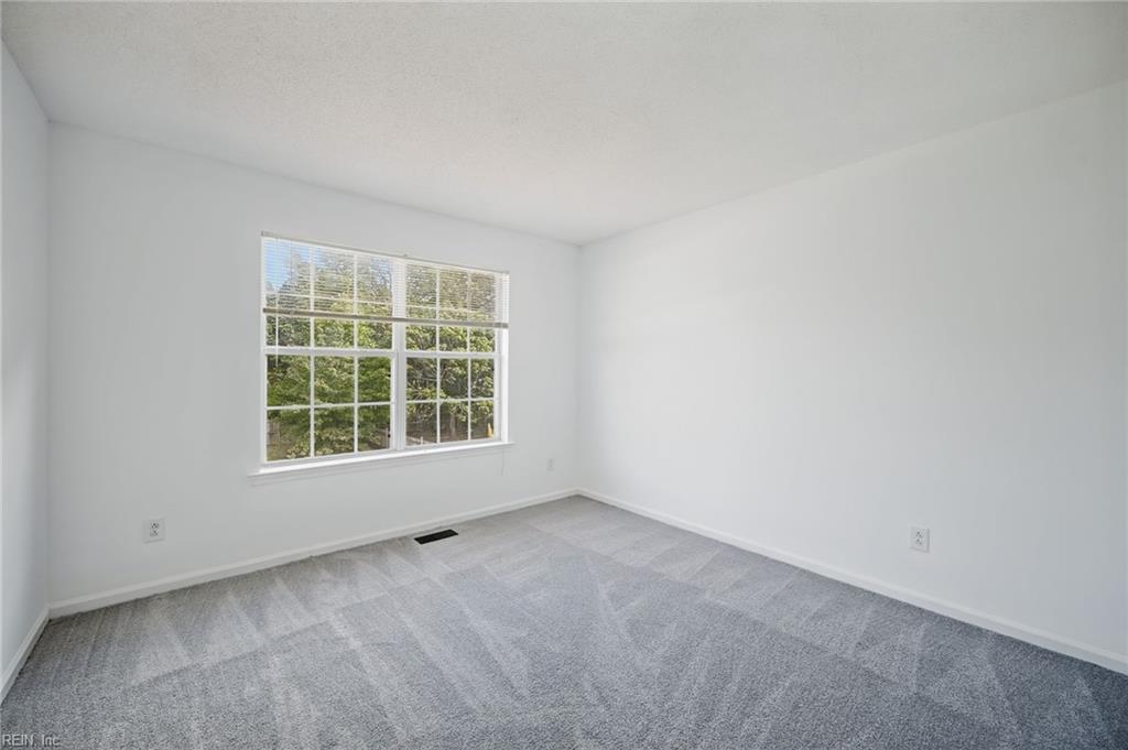 704 Woodcott Dr Property Photo 25