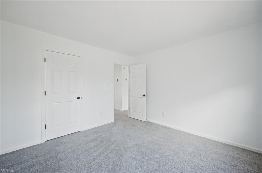 704 Woodcott Dr Property Photo 26
