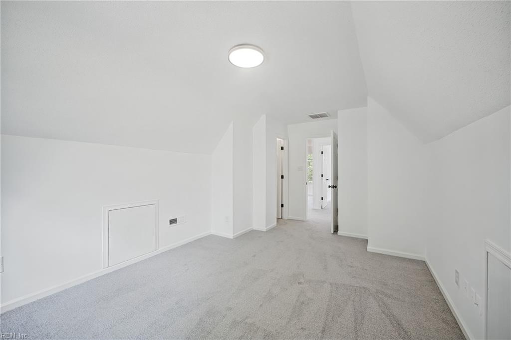 704 Woodcott Dr Property Photo 29