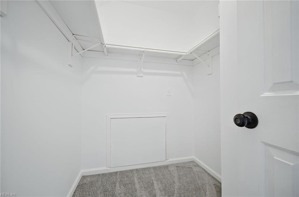 704 Woodcott Dr Property Photo 30