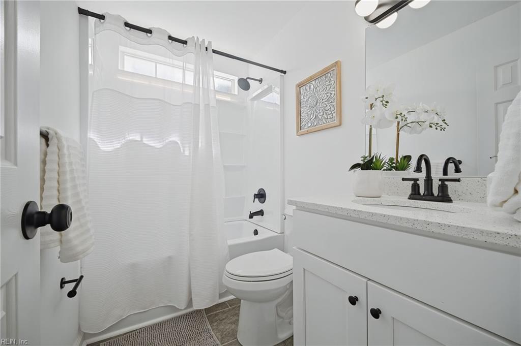 704 Woodcott Dr Property Photo 31