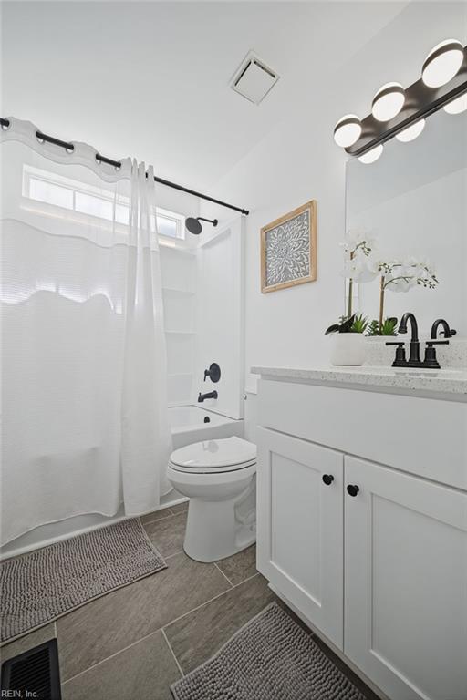 704 Woodcott Dr Property Photo 32