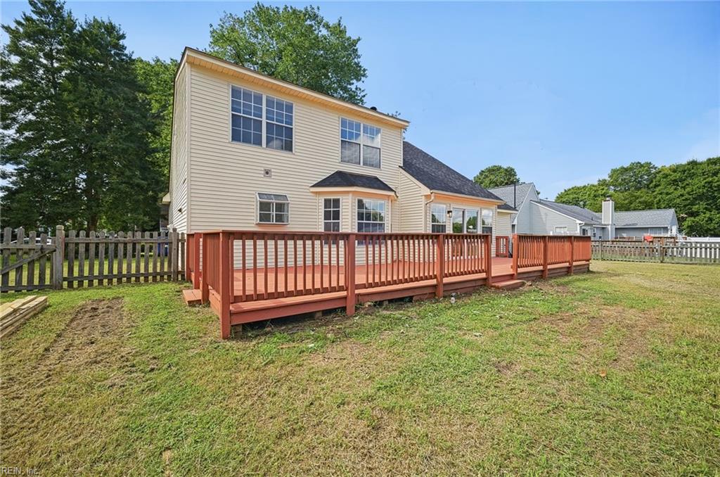 704 Woodcott Dr Property Photo 33