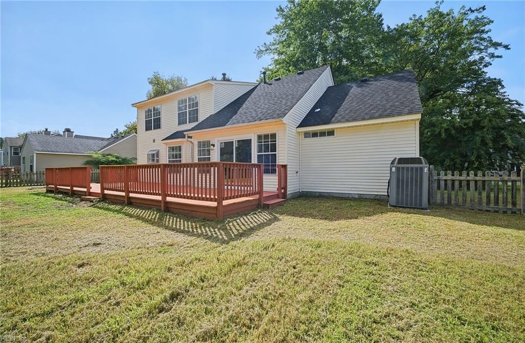 704 Woodcott Dr Property Photo 35