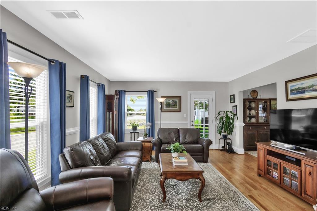 403 Harbor Dr Property Photo 6