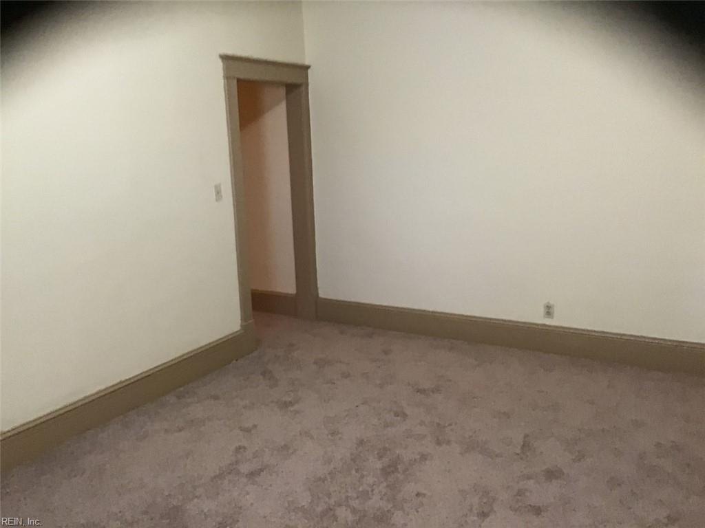 4305 Newport Ave Property Photo 8