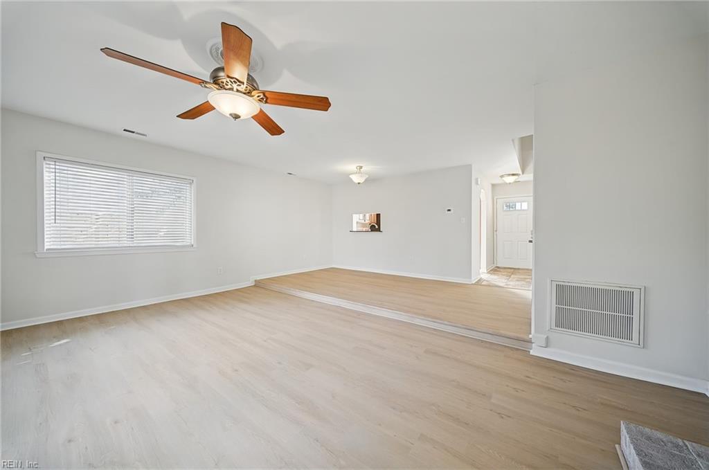 1700 Darrow St Property Photo 4