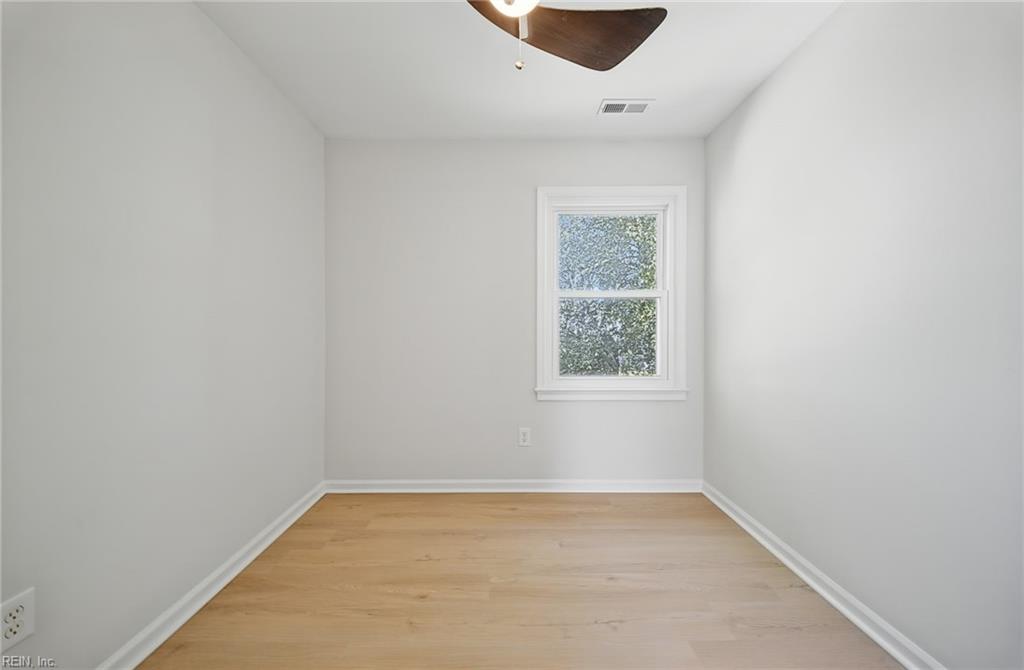 1700 Darrow St Property Photo 14