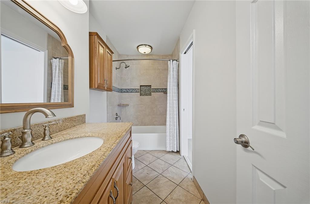 1700 Darrow St Property Photo 19