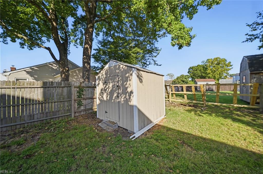 1700 Darrow St Property Photo 32