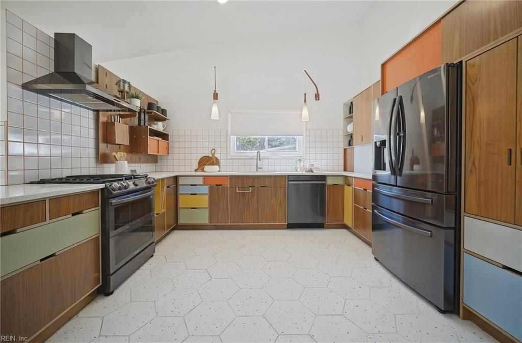 613 Robens Rd Property Photo 7