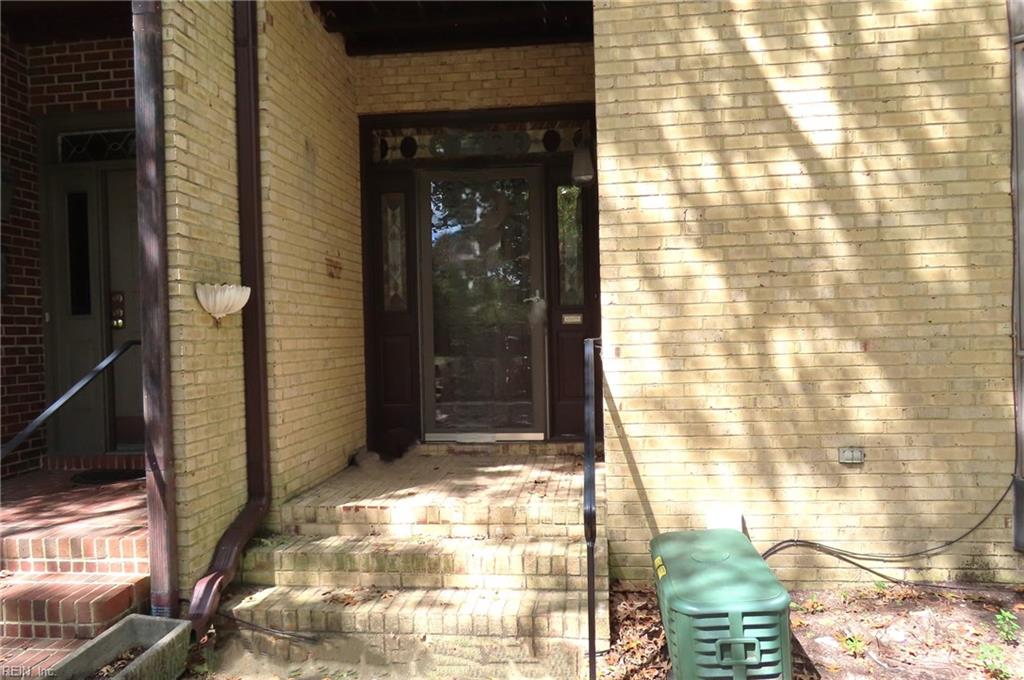 1233 Botetourt Gdns Property Photo 2