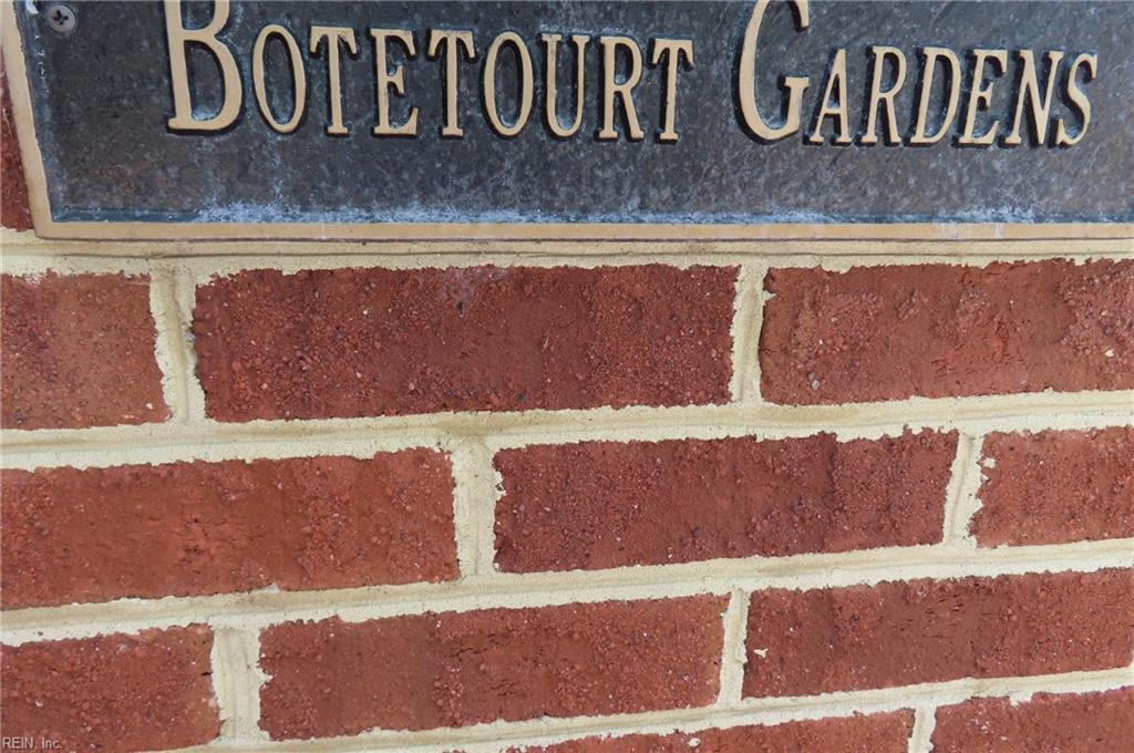 1233 Botetourt Gdns Property Photo 5