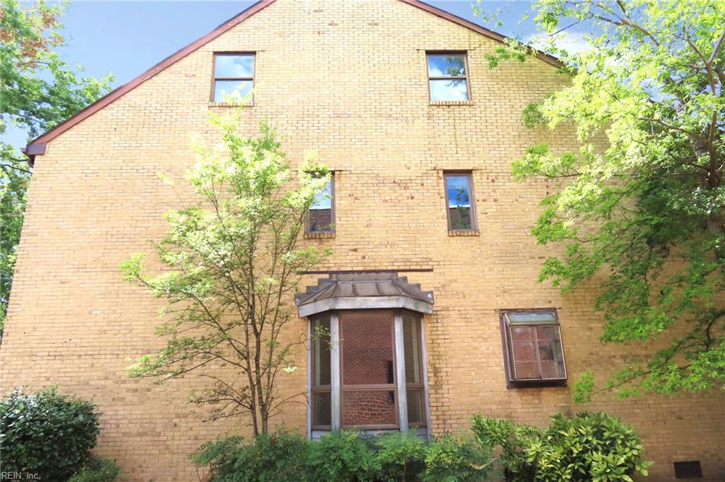 1233 Botetourt Gdns Property Photo 8
